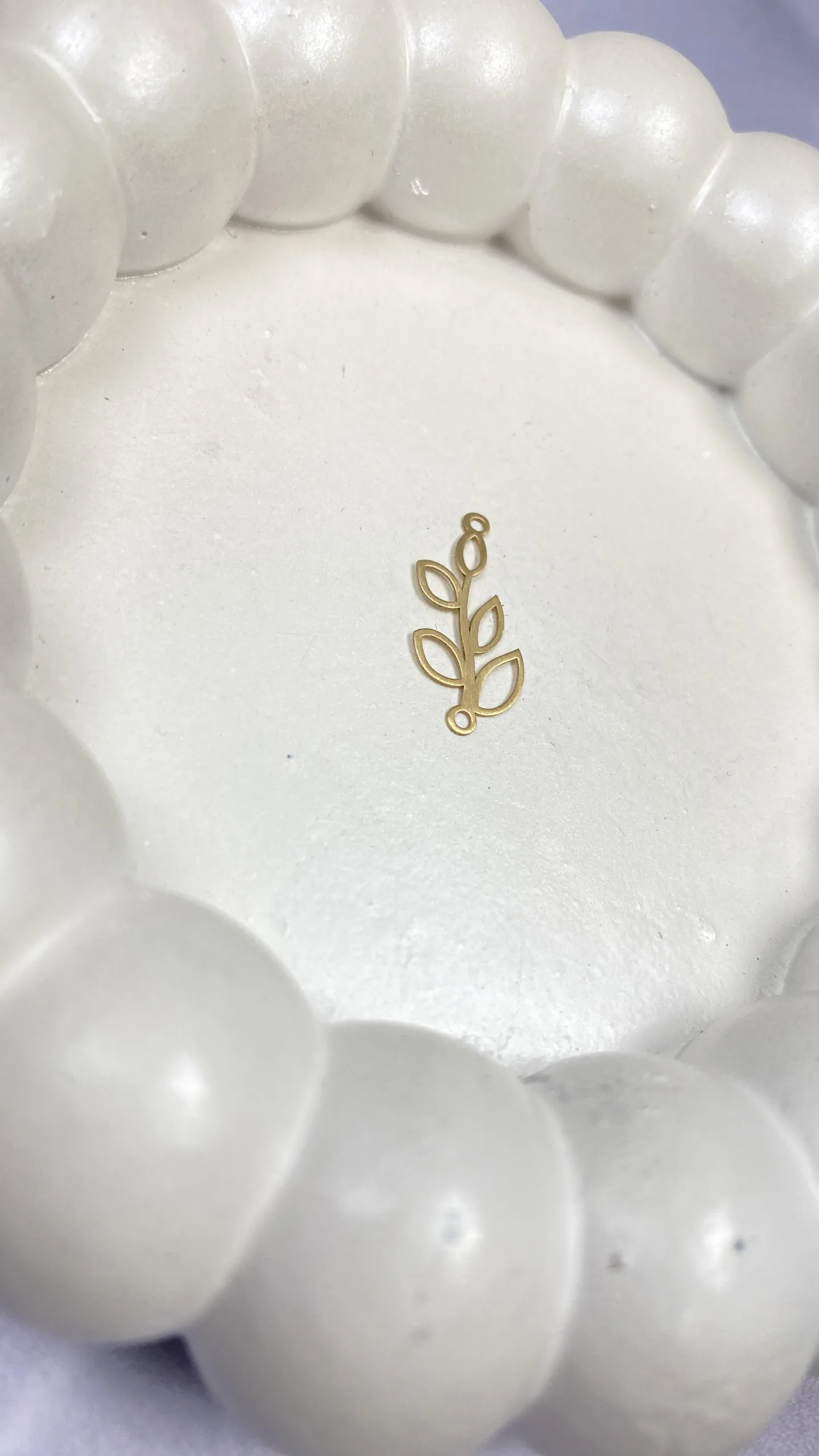 طرح آویز لیزر برگ طلا 18 عیار طرح آویز لیزر برگ طلا 18 عیار