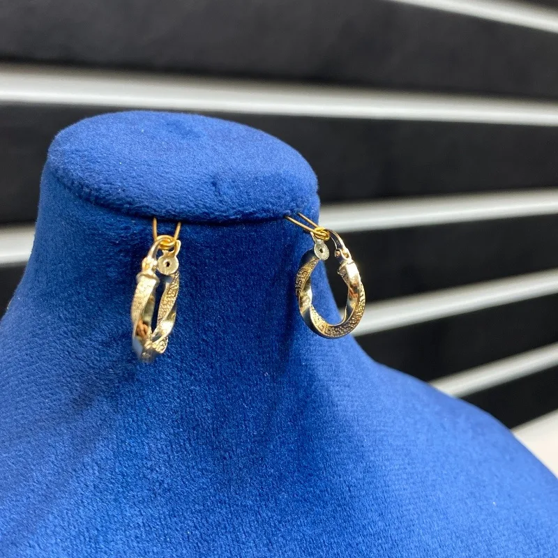 قیمت گوشواره طلا حلقه ای ورساچ زنانه و دخترانه 18 عیار قیمت گوشواره طلا حلقه ای ورساچ زنانه و دخترانه 18 عیار
