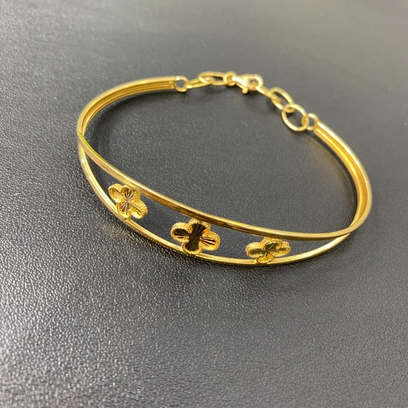 قیمت دستبند طلا بنگل طرح گل زنانه و دخترانه 18 عیار قیمت دستبند طلا بنگل طرح گل زنانه و دخترانه 18 عیار